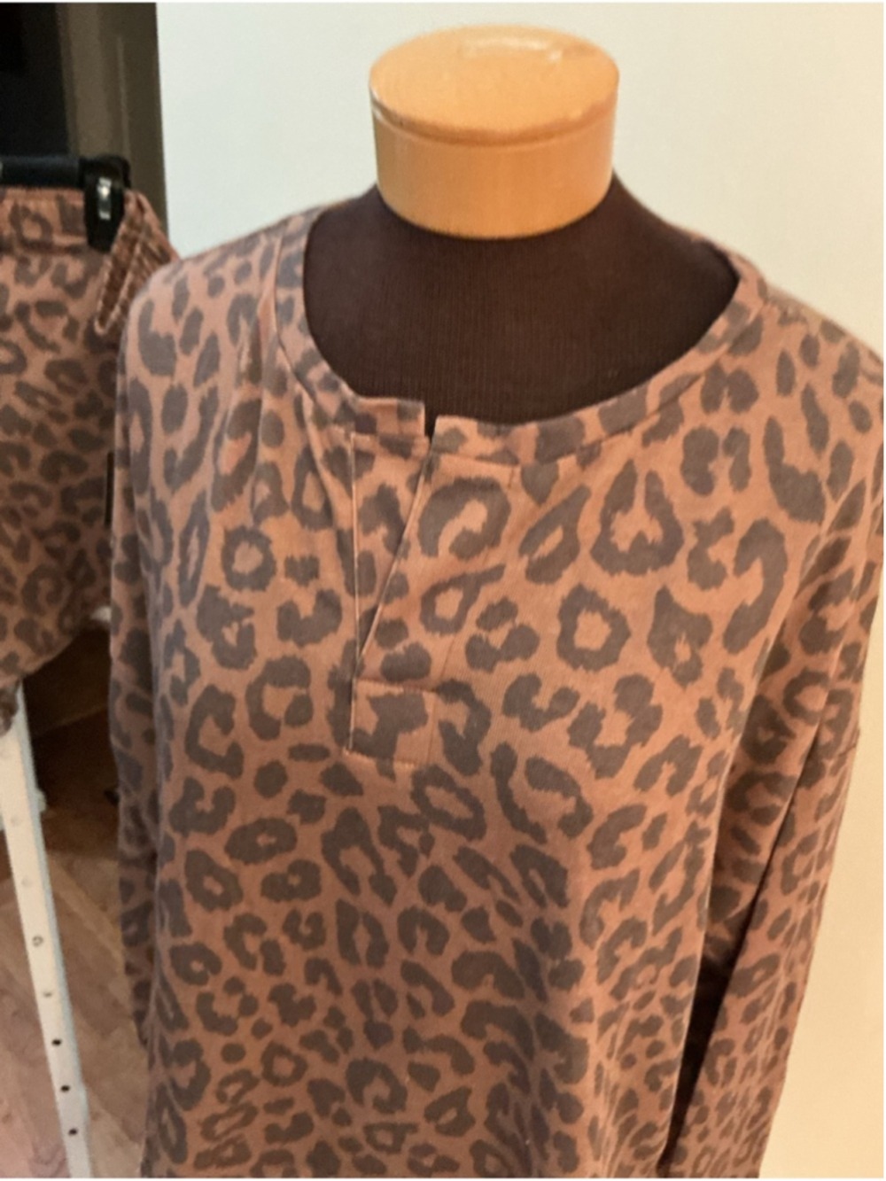Grayson Thread Leopard Print Lounge Pajama Set 1X Brown Cozy Sleepwear Plus Size - Picture 11 of 14